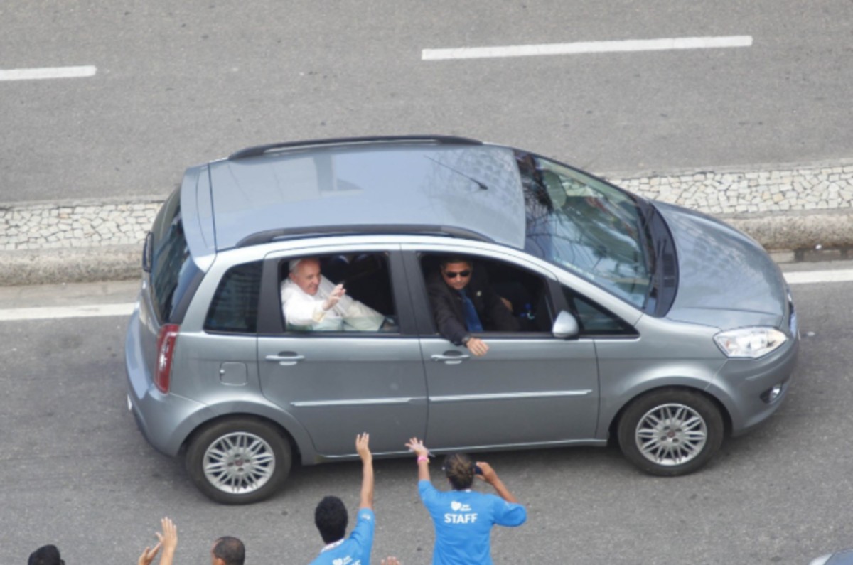 Pedido por um carro mais simples foi feito pelo pontífice