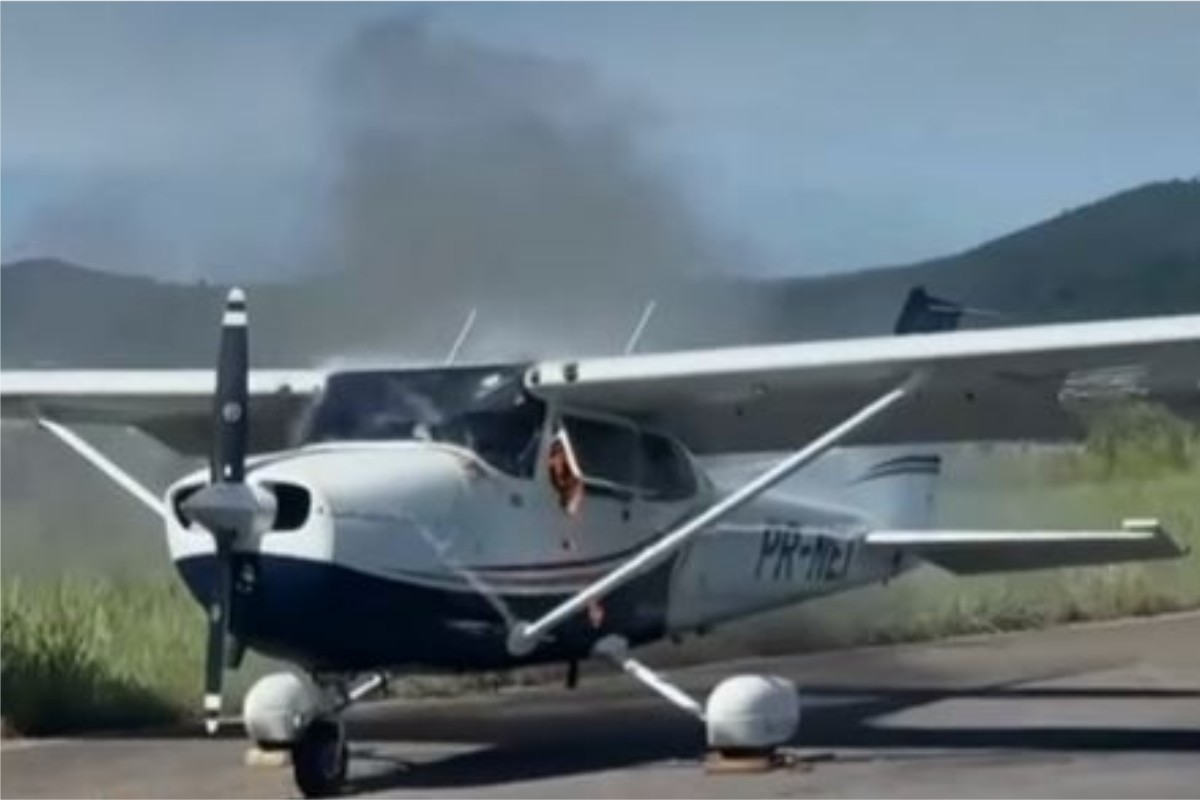 Avião de pequeno porte pegou fogo após o pouso 