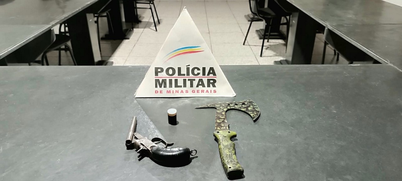 PM apreendeu arma e machadinha com suspeito