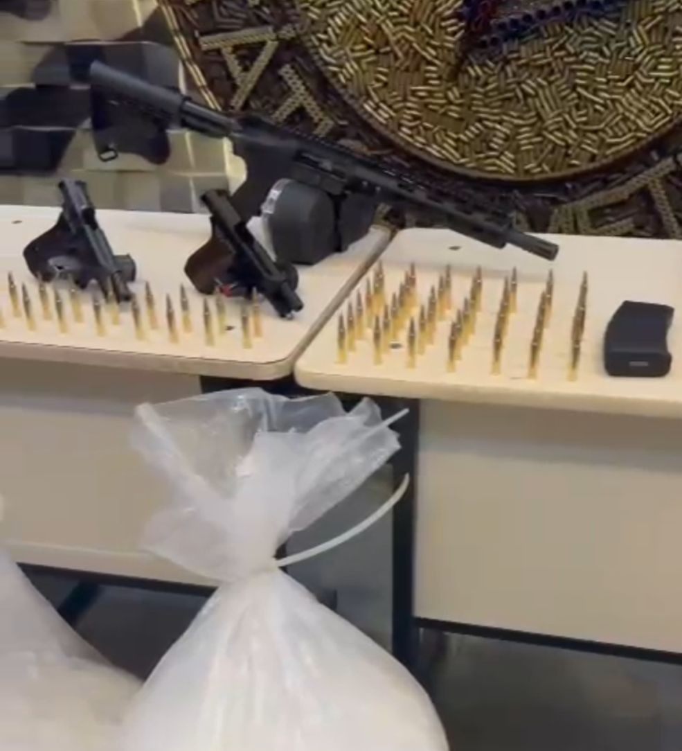 PM apreendeu quase 200kg de cocaína, fuzil e pistolas