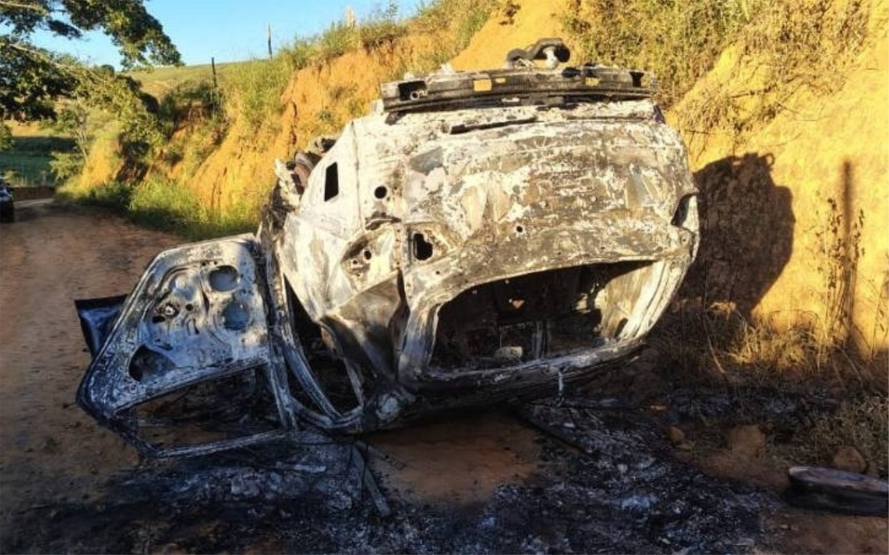 Carro foi encontrado incendiado 