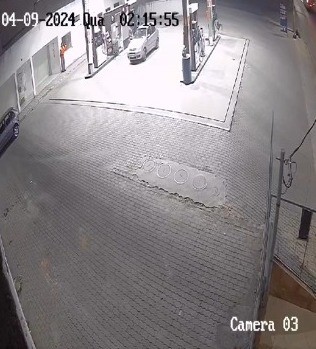 Imagens de câmeras de segurança flagraram a ação dos criminosos. 