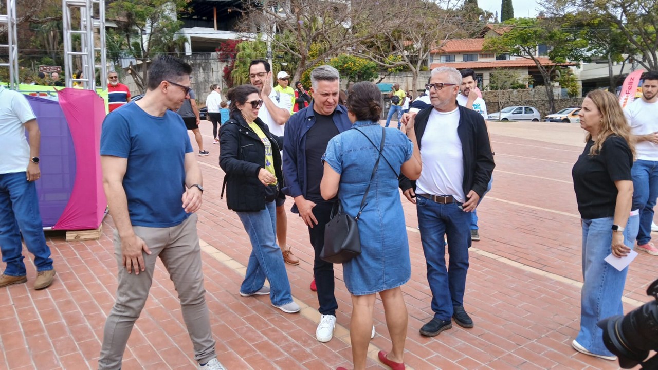 Prefeito Álvaro Damião (União Brasil) participou da entrega parcial das reformas da Praça do Papa