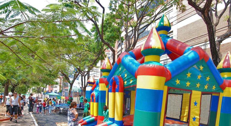 Programação inclui cama elástica e brinquedos infláveis