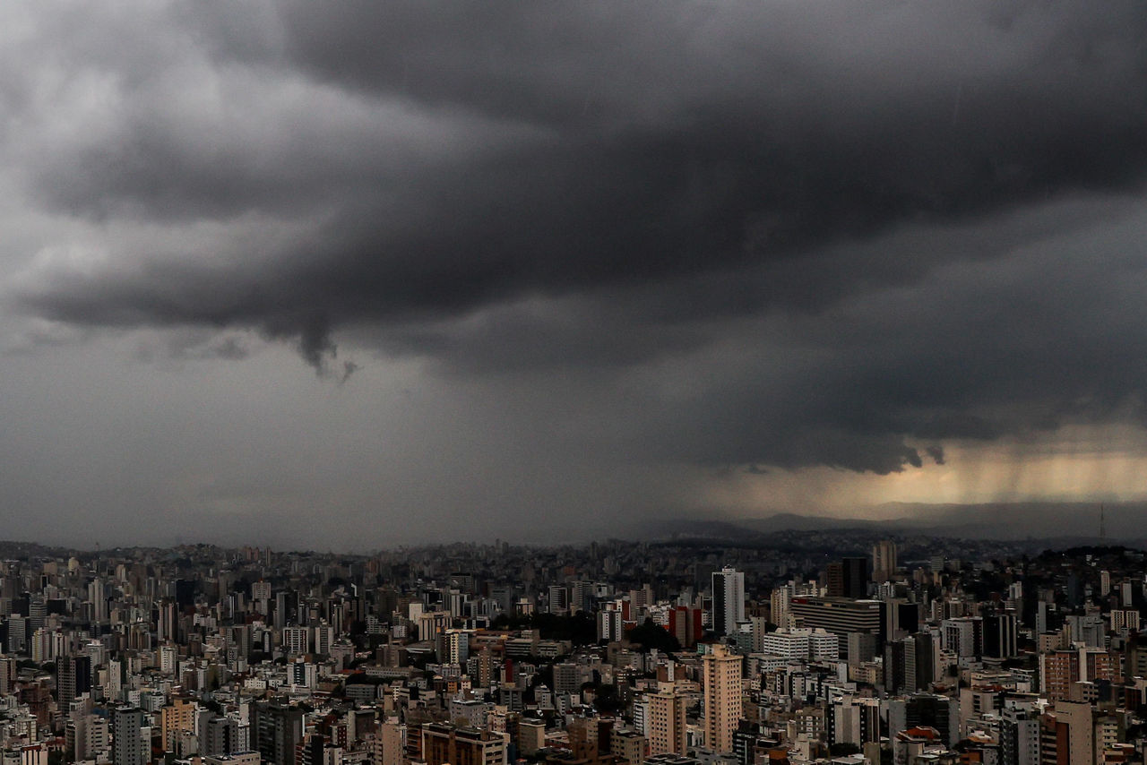 BH E Outras 373 Cidades De MG Estão Em Alerta Para Chuvas Intensas Com ...