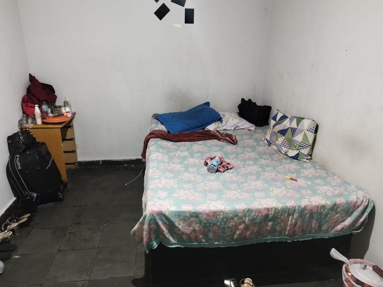Um dos quartos usados por adolescentes na boate, conforme a PRF