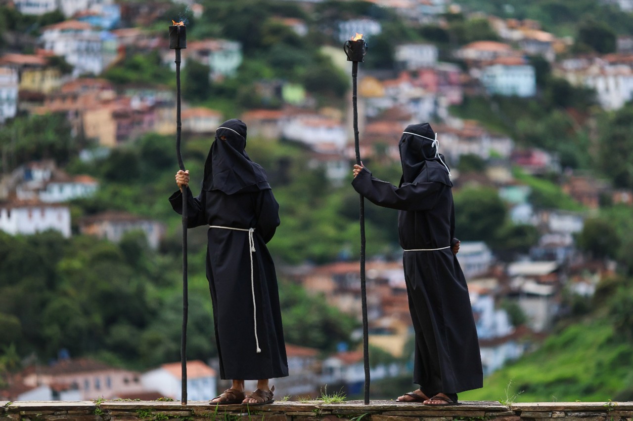 Procissão do Fogaréu ocorre na noite da Quinta-feira Santa após a missa que lembra da última de ceia de Jesus com os discípulos