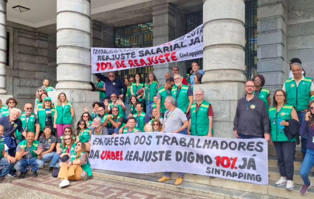 Servidores da Urbel protestam por melhores condições na sede da Prefeitura de BH  