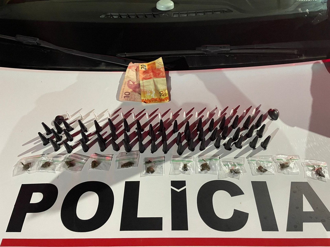 O homem estava com 69 pinos de cocaína e 12 porções de skank 