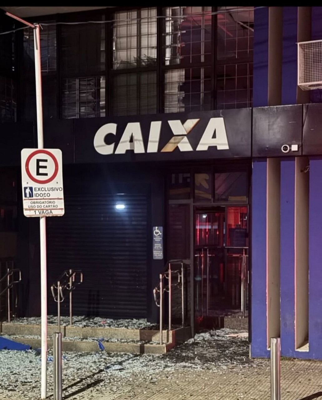 Na madrugada desta terça, Novo Cangaço sitiou Guaxupé e explodiu agência da Caixa