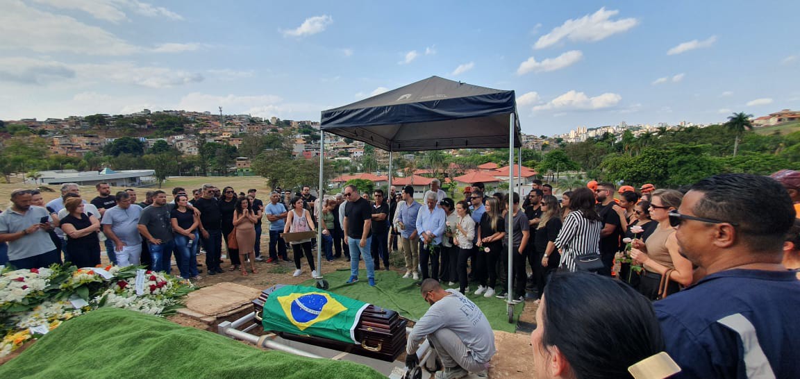 Médico Marcos Rodrigo Marques Trindade foi enterrado, na tarde deste domingo, no Cemitério Parque da Colina