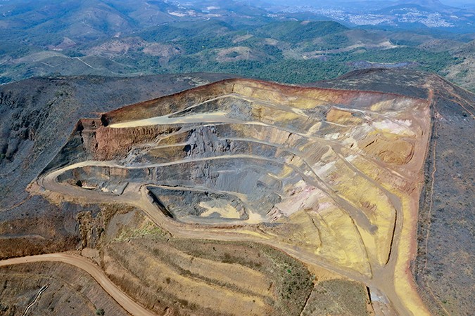 O MPMG também pede a suspensão de quaisquer atividades da empresa durante o período noturno