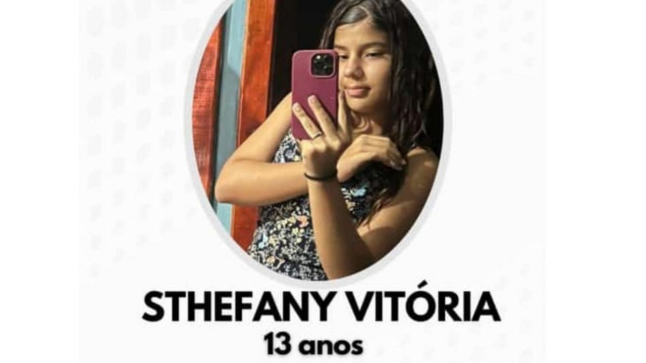 O corpo da garota foi encontrado na tarde desta terça-feira (11) na rua Henrique Sapori, no bairro San Genaro, em Ribeirão das Neves