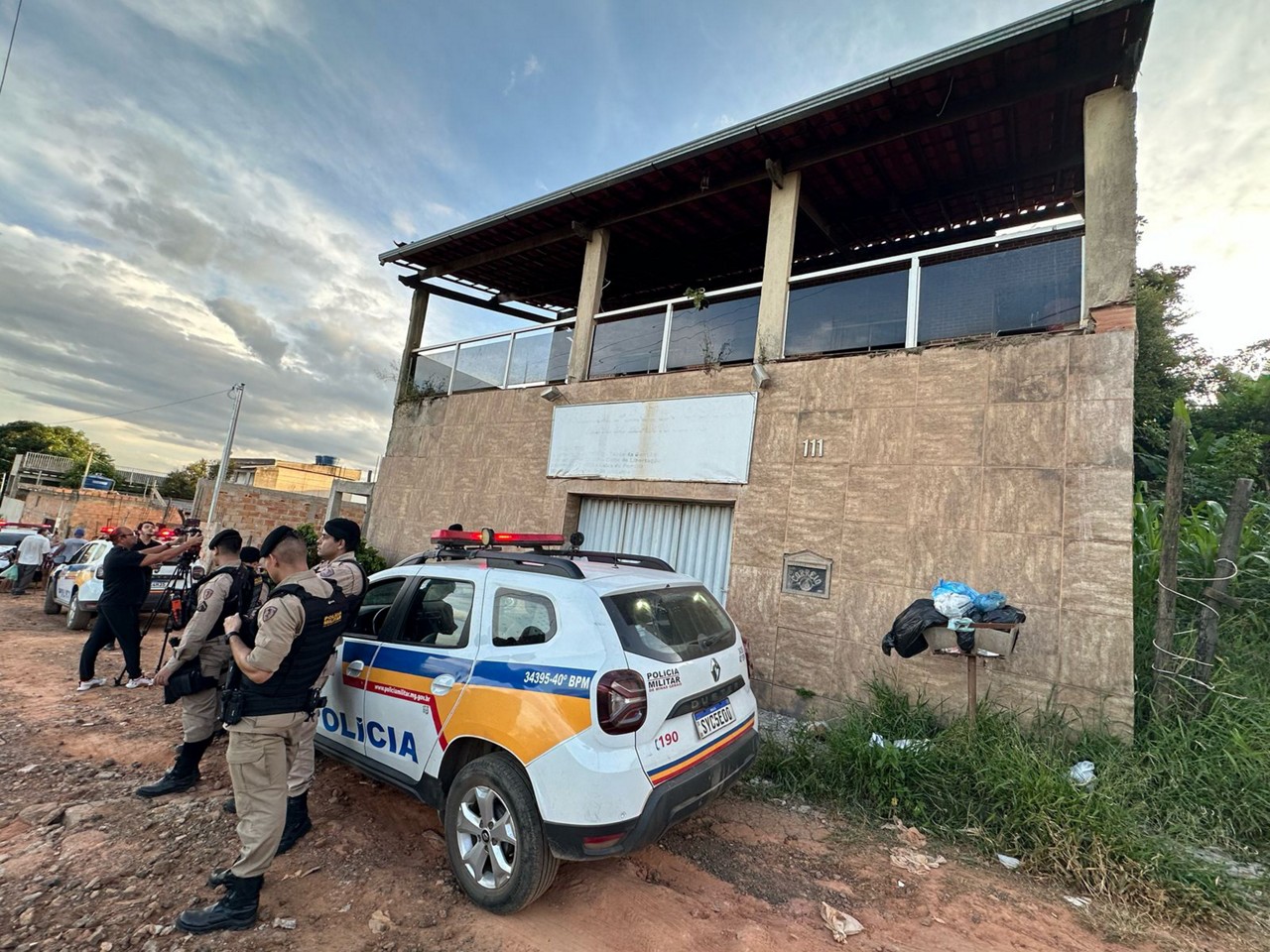 Casa e igreja do pastor foram escoltadas pela polícia após a prisão dele 