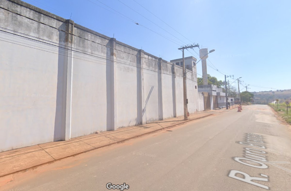 Fato aconteceu na entrada do Presídio Sebastião Satiro, em Patos de Minas
