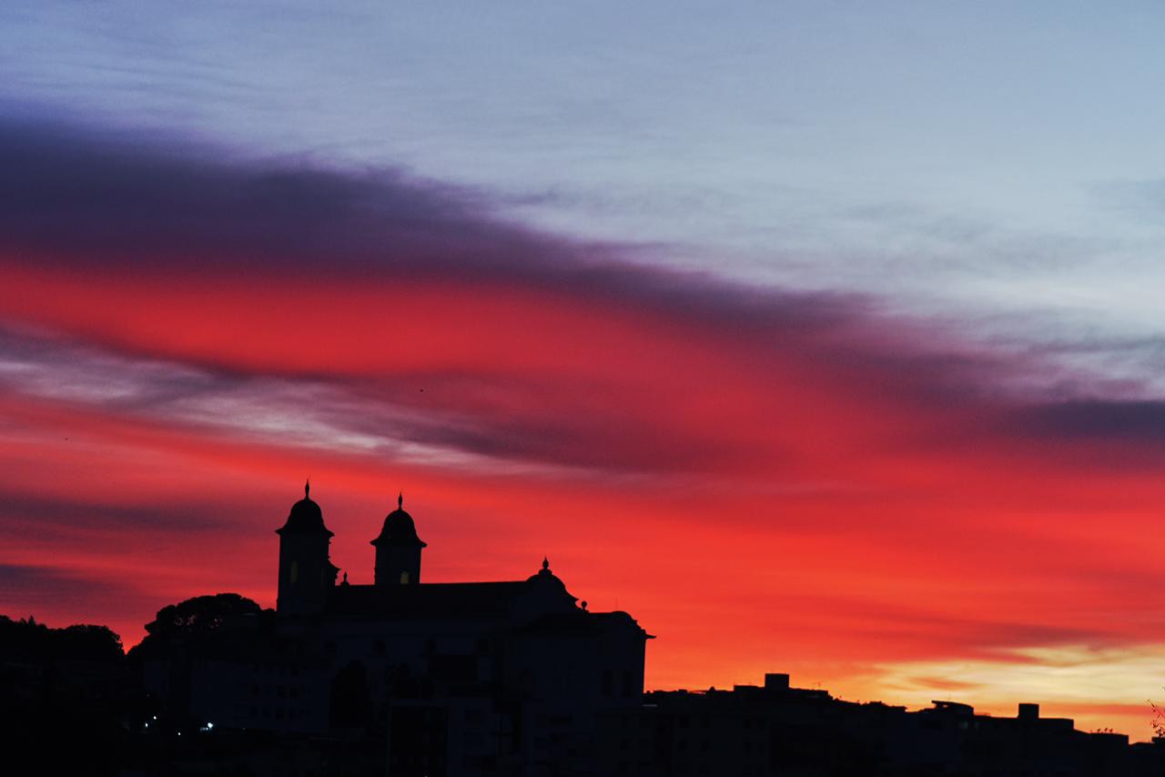 Imagem do amanhecer em Belo Horizonte