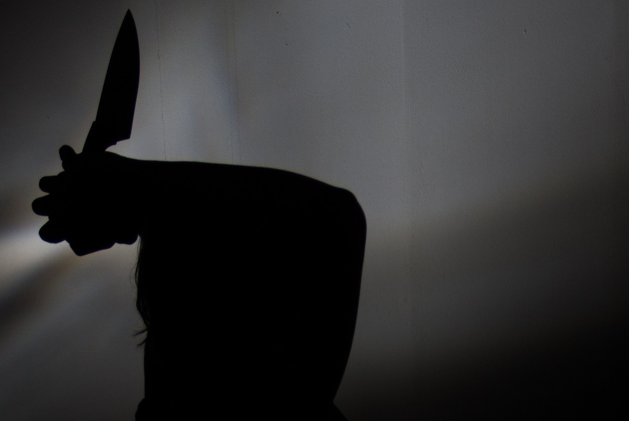 Mulher foi presa após dois ataques contra o companheiro