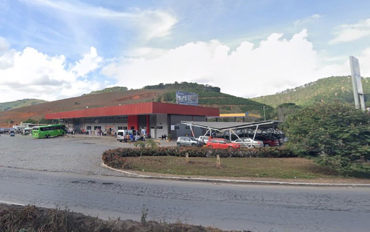 Motorista e passageiros conseguiram conter o suspeito até a chegada da PM no Terminal Rodoviário de Realeza