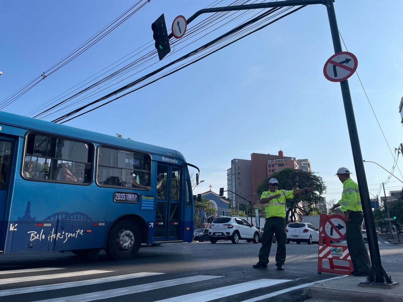 BHTrans sinaliza alteração no trânsito da avenida do Contorno, no bairro Gutierrez, região Centro-sul de Belo Horizonte