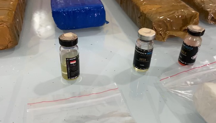 PM encontra frascos de esteroides anabolizantes com casal em Governador Valadares 