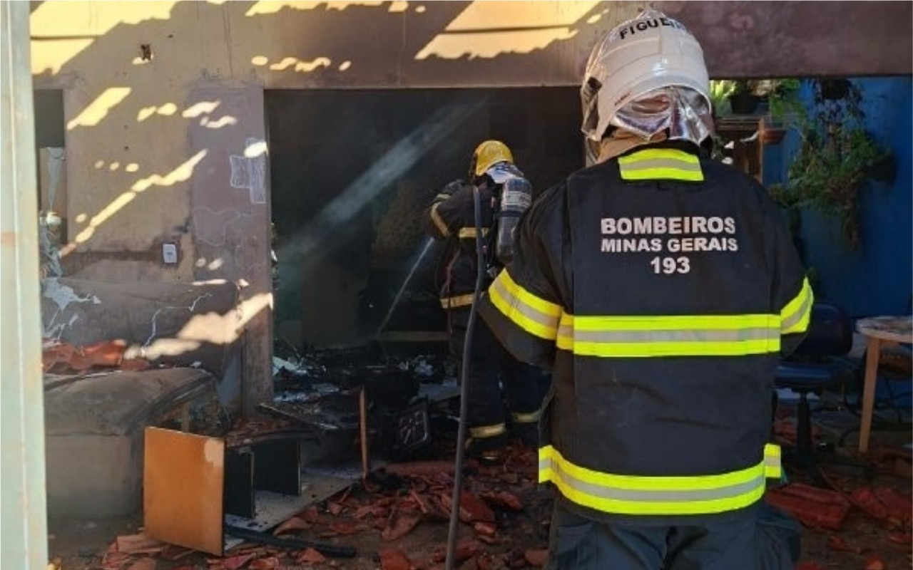 Bombeiros foram mobilizados para atender a ocorrência
