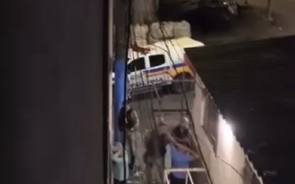 Vídeo mostra momento em que jovem é atingido com tapa no rosto