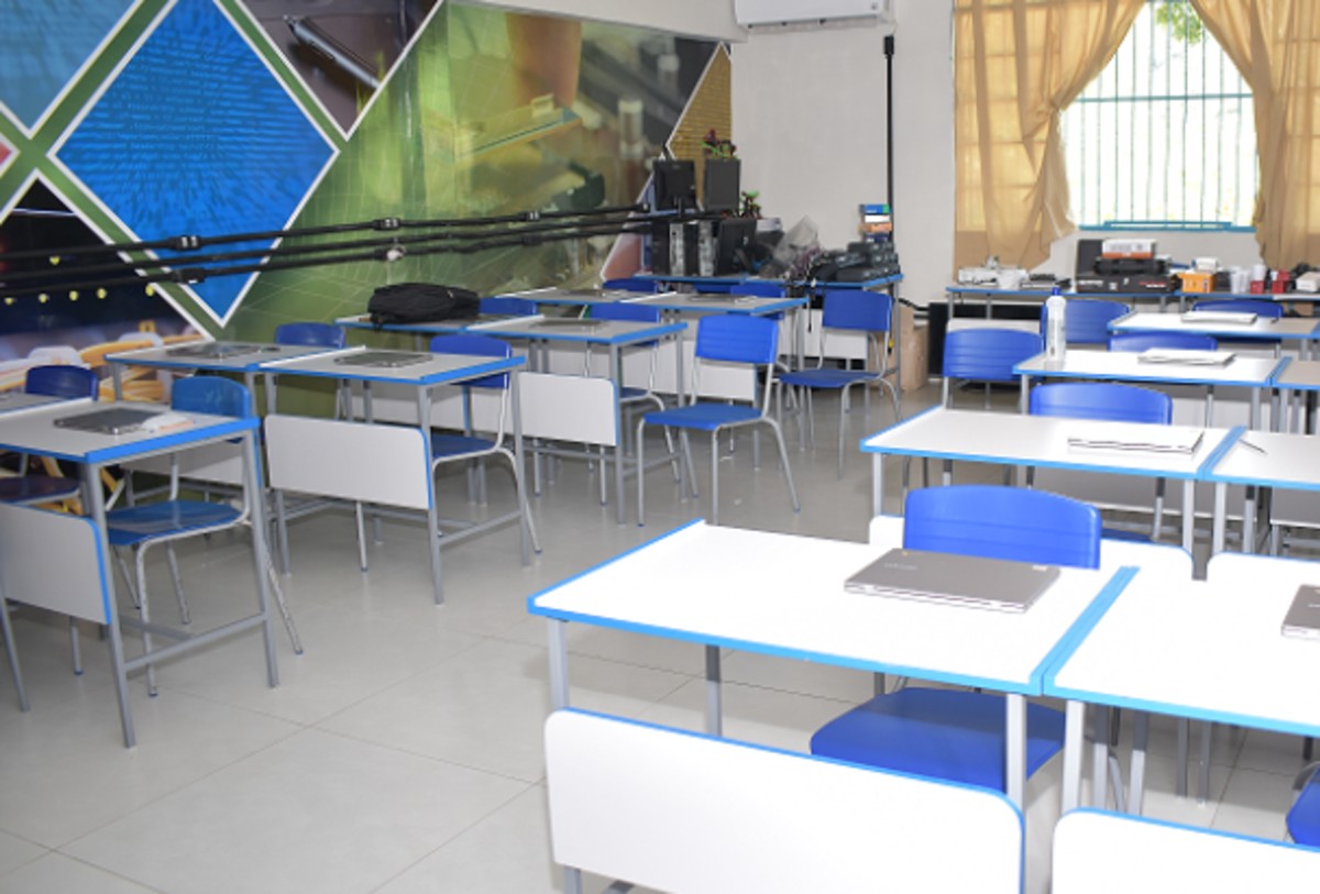 Pais de alunos questionam a obrigatoriedade de aquisição anual de material didático novo