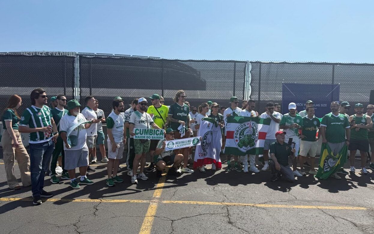 Torcedores do Palmeiras nos arredores do MetLife Stadium (Foto: Vitor Palhares/Lance!)