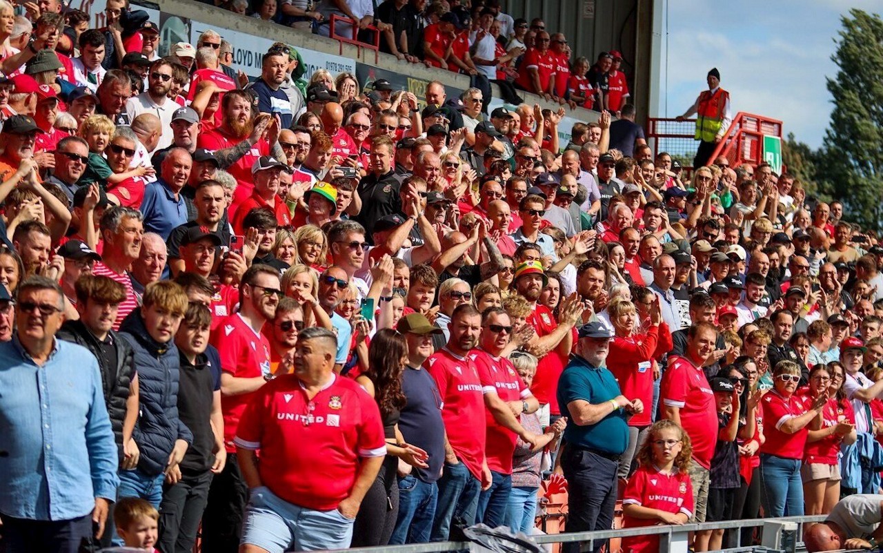 Torcida do Wrexham (Foto: Divulgação/Wrexham)