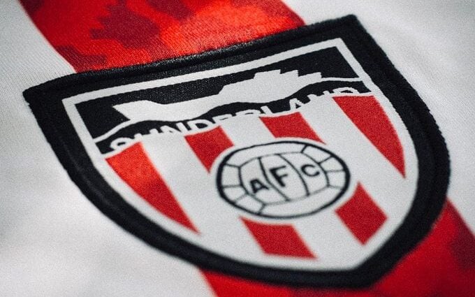 Sunderland muda escudo em protesto a mudanças climáticas (Foto: Divulgação)