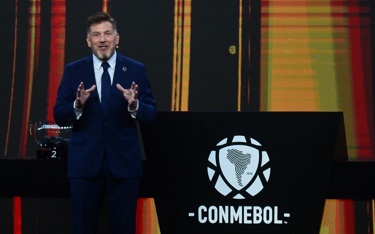 Alejandro Dominguez, presidente da Conmebol (Foto: Daniel Duarte / AFP)