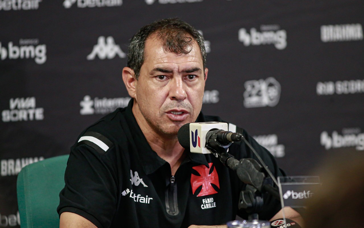 Fábio Carille concede entrevista coletiva após derrota para o Flamengo por 2 a 0 no Maracanã (Foto: Matheus Lima/Vasco)