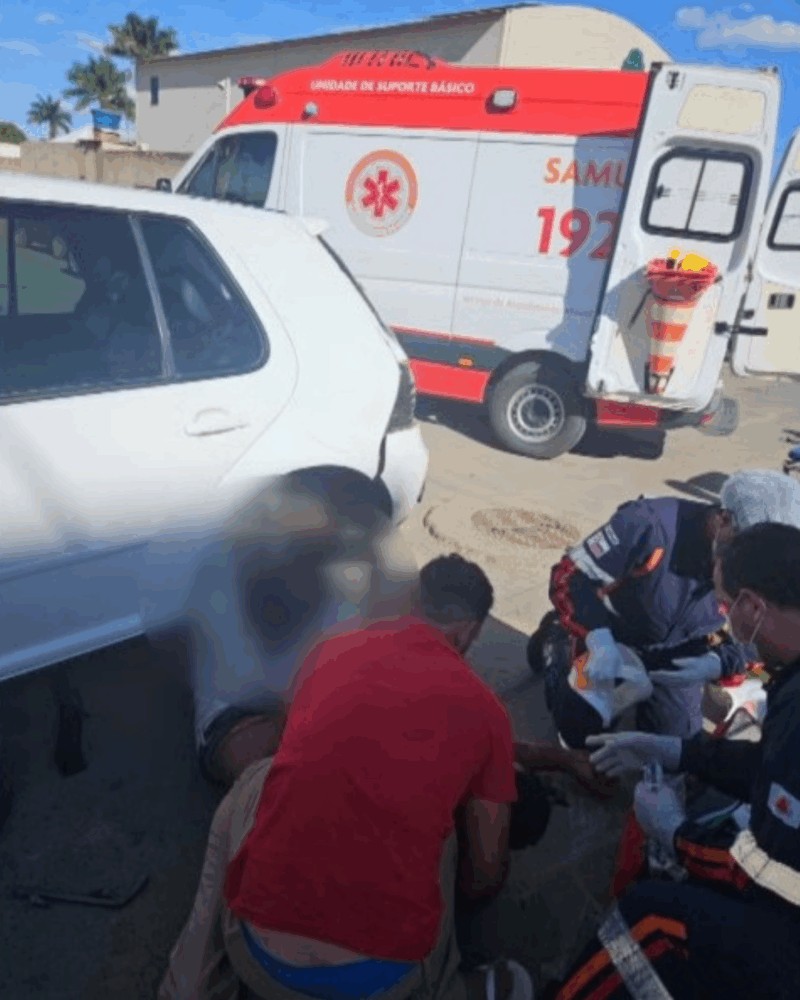 Colisão entre moto e carro deixa motociclista gravemente ferido em Jaíba