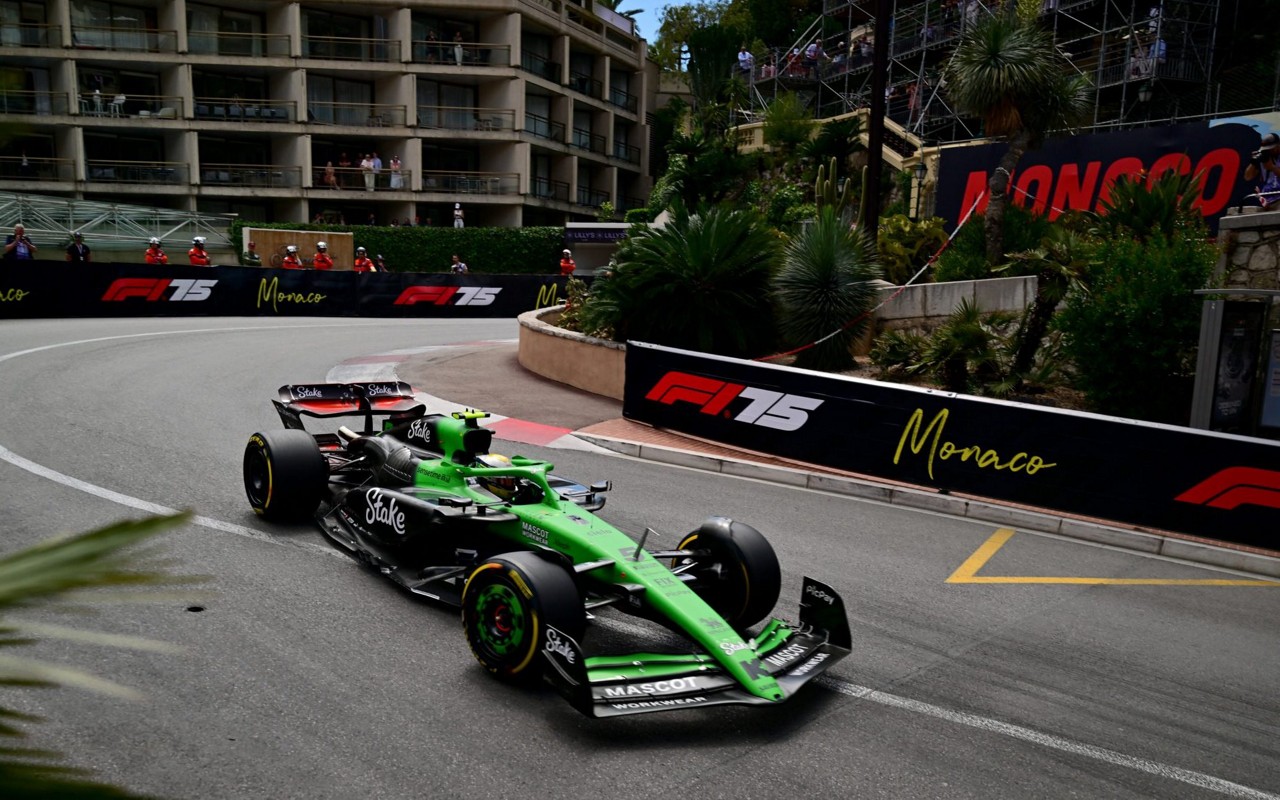 Gabriel Bortoleto, da Sauber, em ação no TL 1 do GP de Mônaco (Foto: Andrej ISAKOVIC / AFP)