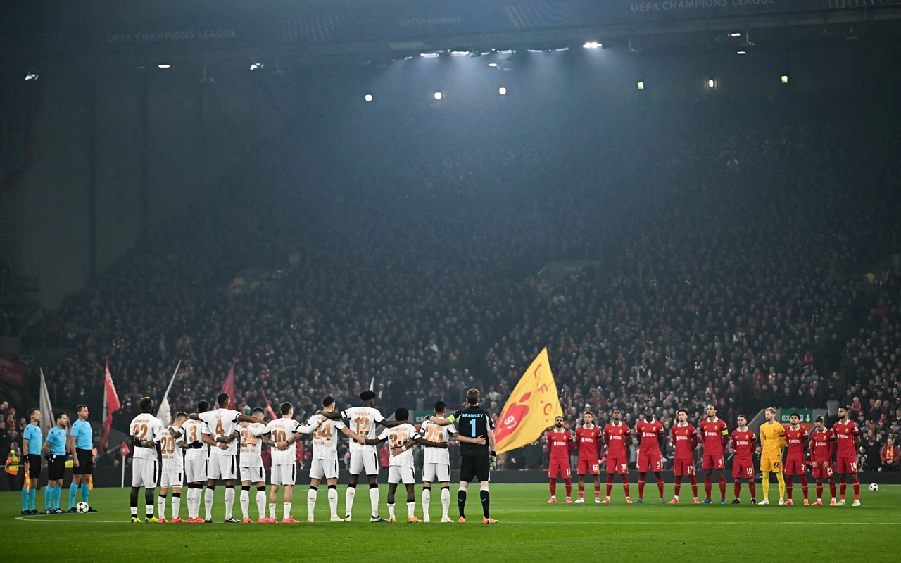 Liverpool e Leverkusen durante Champions League Photo by Paul ELLIS / AFP)