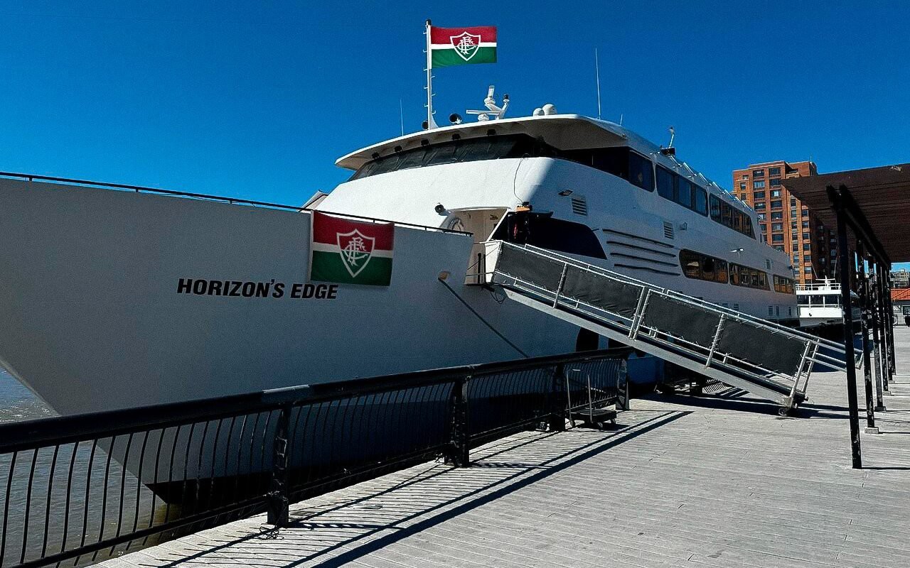 Fluminense prepara barco para festa de torcedores no Rio Hudson, em Nova York (Foto: Divulgação/Fluminense)