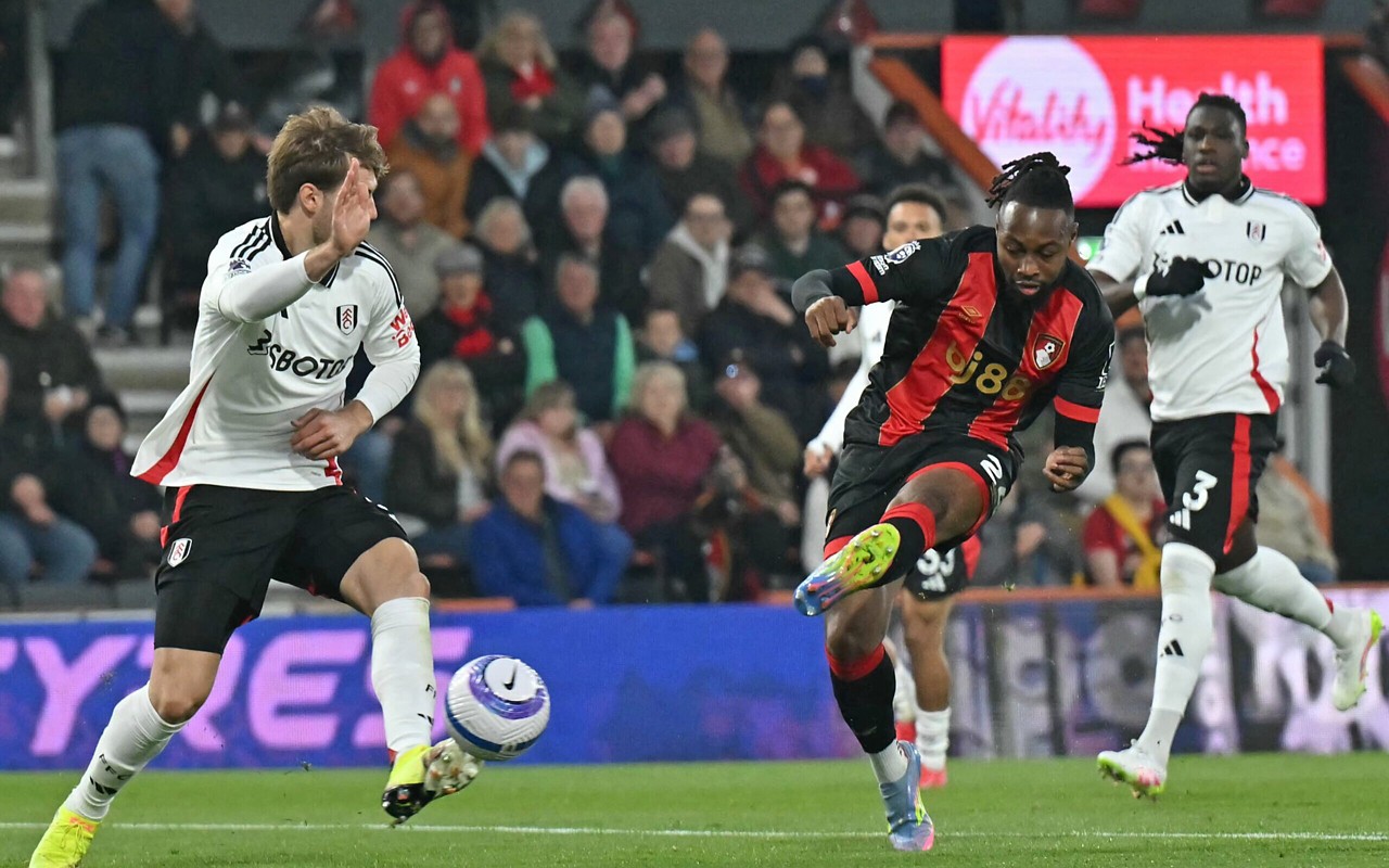 Bournemouth abriu o placar em apenas 53 segundos contra o Fulham pela Premier League (Foto: Glyn KIRK / AFP)