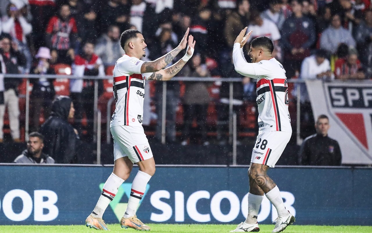 Com gramado encharcado, São Paulo e Botafogo empatam no Morumbis; dê ...