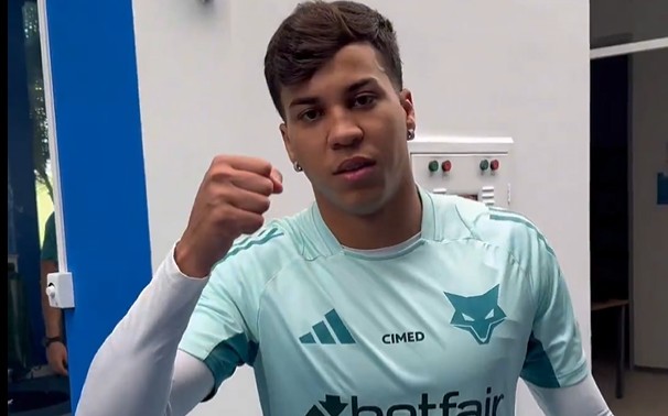 Vice-artilheiro do Brasileirão, Kaio Jorge retornou aos treinos no Cruzeiro, na Toca da Raposa, nesta sexta-feira (27)
