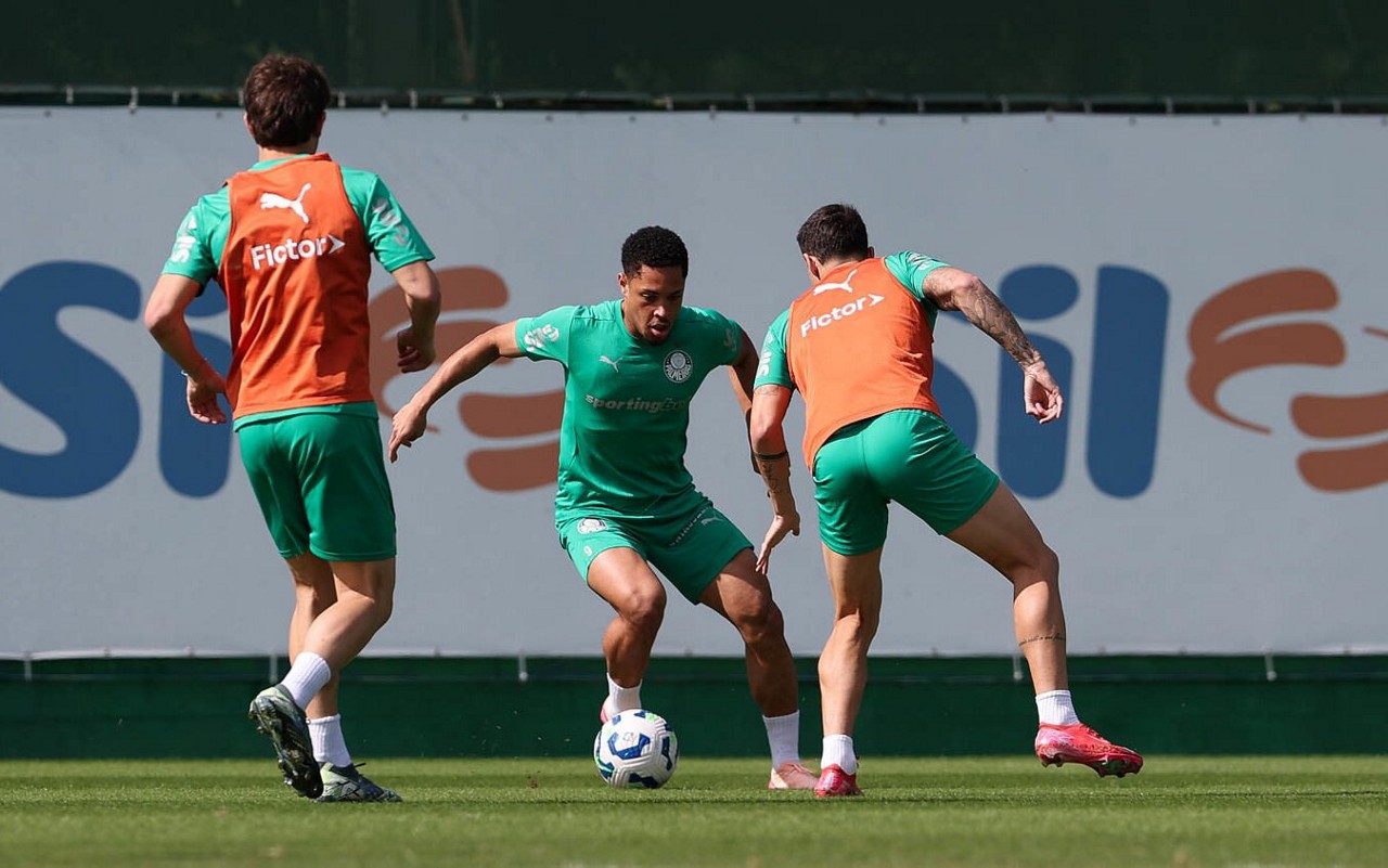 O jogador Vitor Roque, da SE Palmeiras, durante treinamento, na Academia de Futebol. (Foto: Cesar Greco/Palmeiras/by Canon)