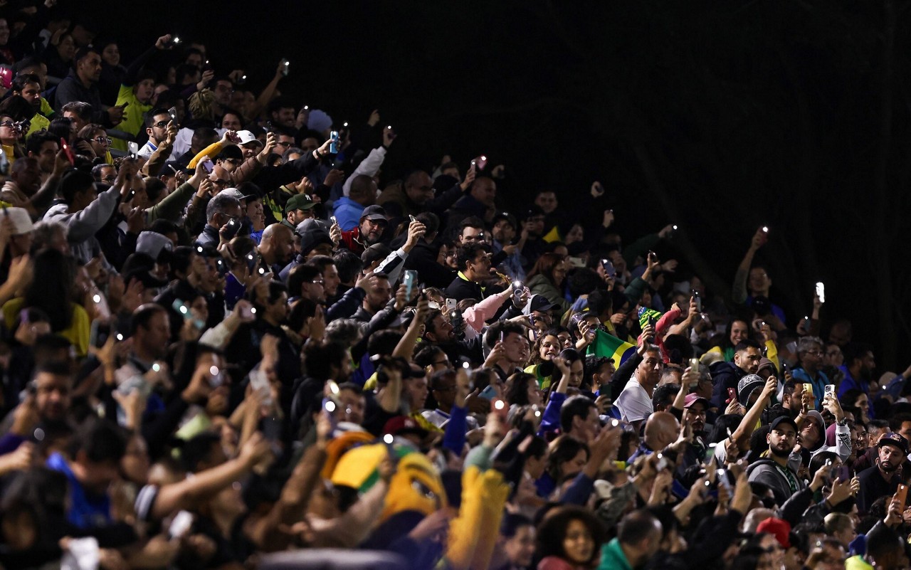 Torcida comemora vitória da Seleção feminina diante do Japão. Seleção feminina é celebrada em Bragança Paulista. (Foto: Lívia Villas Boas/CBF)