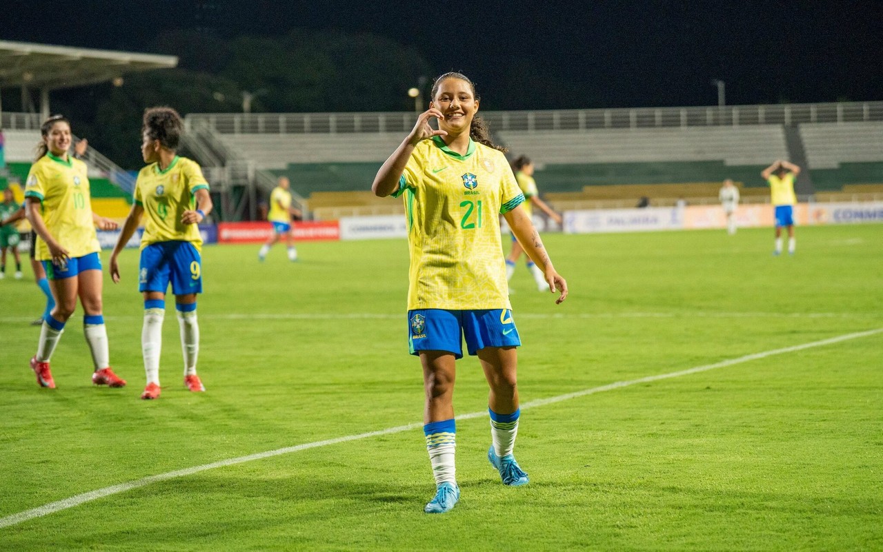 Evelin foi a melhor jogadora em campo (Foto: Nelson Terme / CBF)