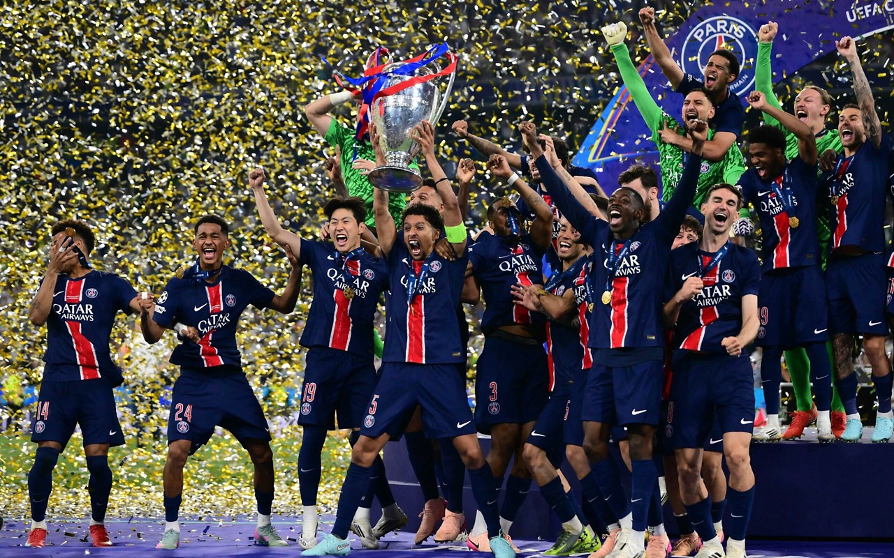 Jogadores do PSG comemoram título da Champions League (Foto: Marco BERTORELLO / AFP)