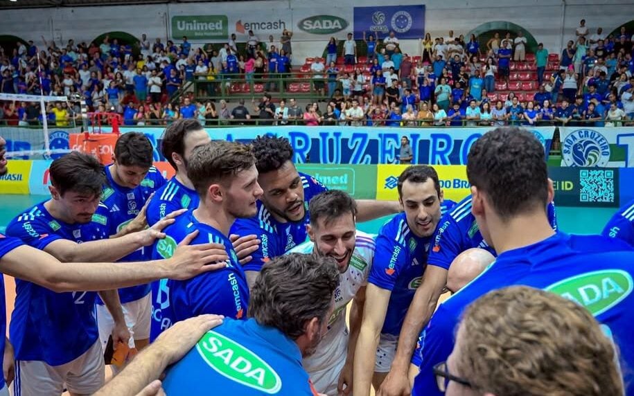 Jogadores do Cruzeiro em concentração antes de semifinal contra Praia Clube (Foto: Reprodução/Instagram: @douglasouza)