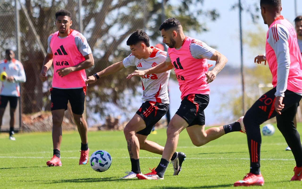 Alan Rodríguez e Bruno Henrique podem estar no meio-campo (Foto: Ricardo Duarte/SC Internacional)