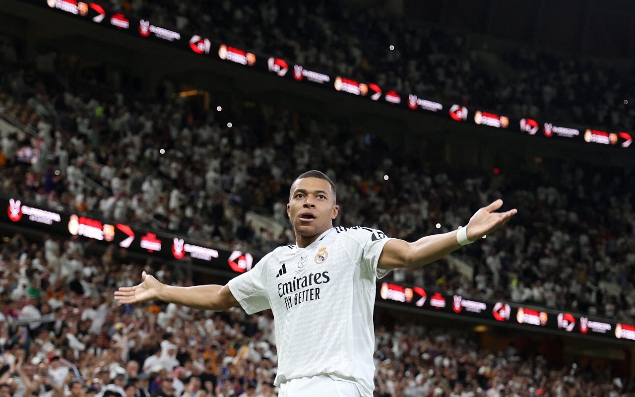 Mbappé em ação pelo Real Madrid em 2025 (Foto: Haitham Al-Shukairi/AFP)