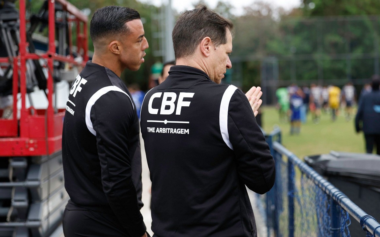 Comissão de Arbitragem da CBF quer coibir cera no Brasileirão (Foto: Rafael Ribeiro/CBF)