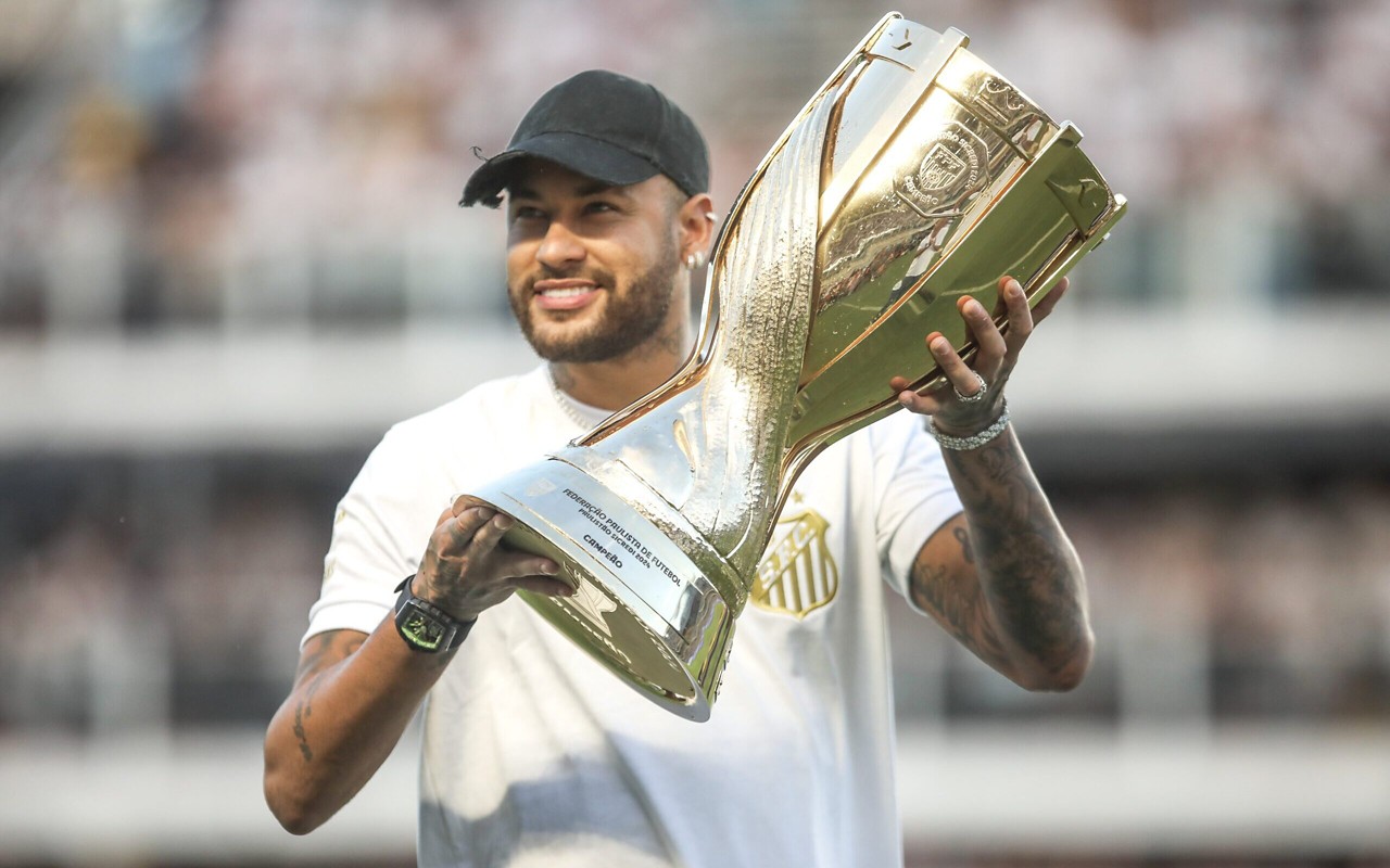 Neymar está de volta ao Santos após 12 anos (Foto: Reinaldo Campos/AGIF)