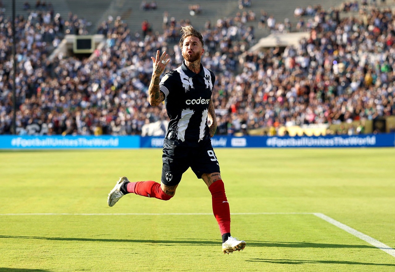 Sergio Ramos comemora seu gol no jogo do Monterrey contra a Inter de Milão (Foto: Stu Forster / GETTY IMAGES NORTH AMERICA / Getty Images via AFP)