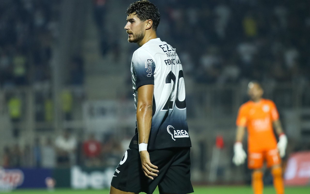 Pedro Raul foi contratado pelo Timão em 2024 (Foto: Marco Miatelo/AGIF)